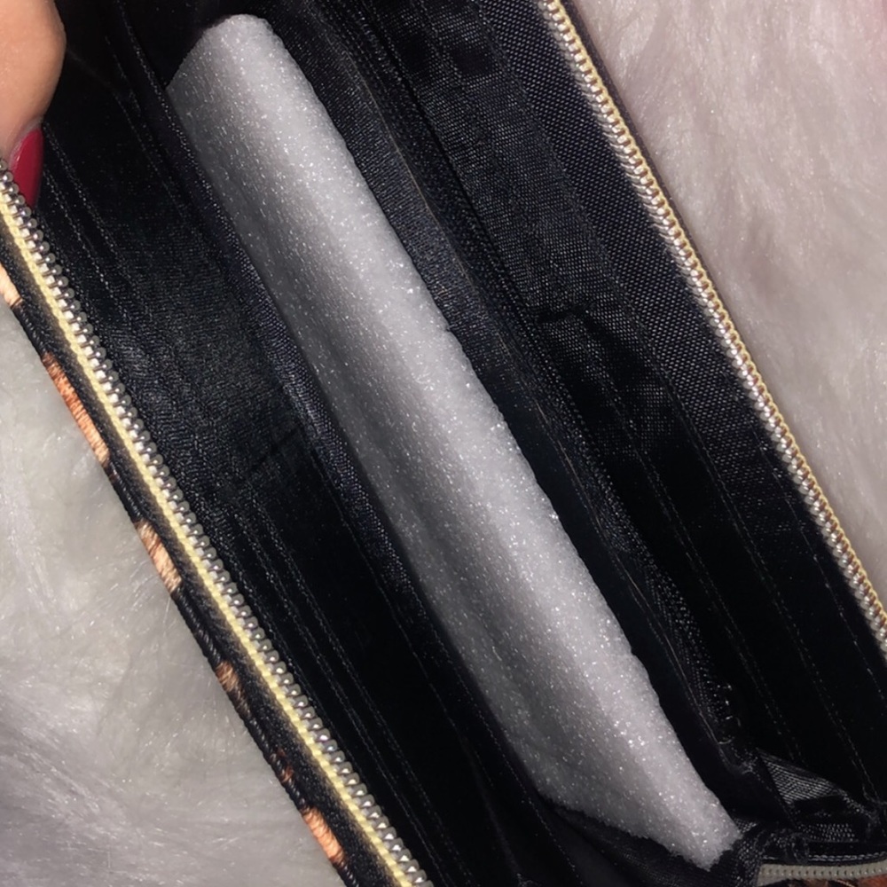 FREE W/$40 PURCHASE. Purse & Wallet 💯 - Picture 2 of 4